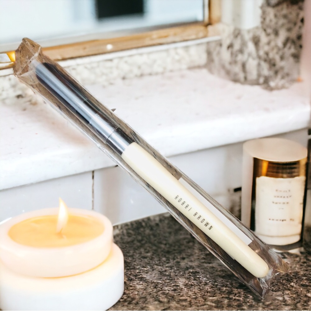 BOBBI BROWN $55 Sheer Powder Brush